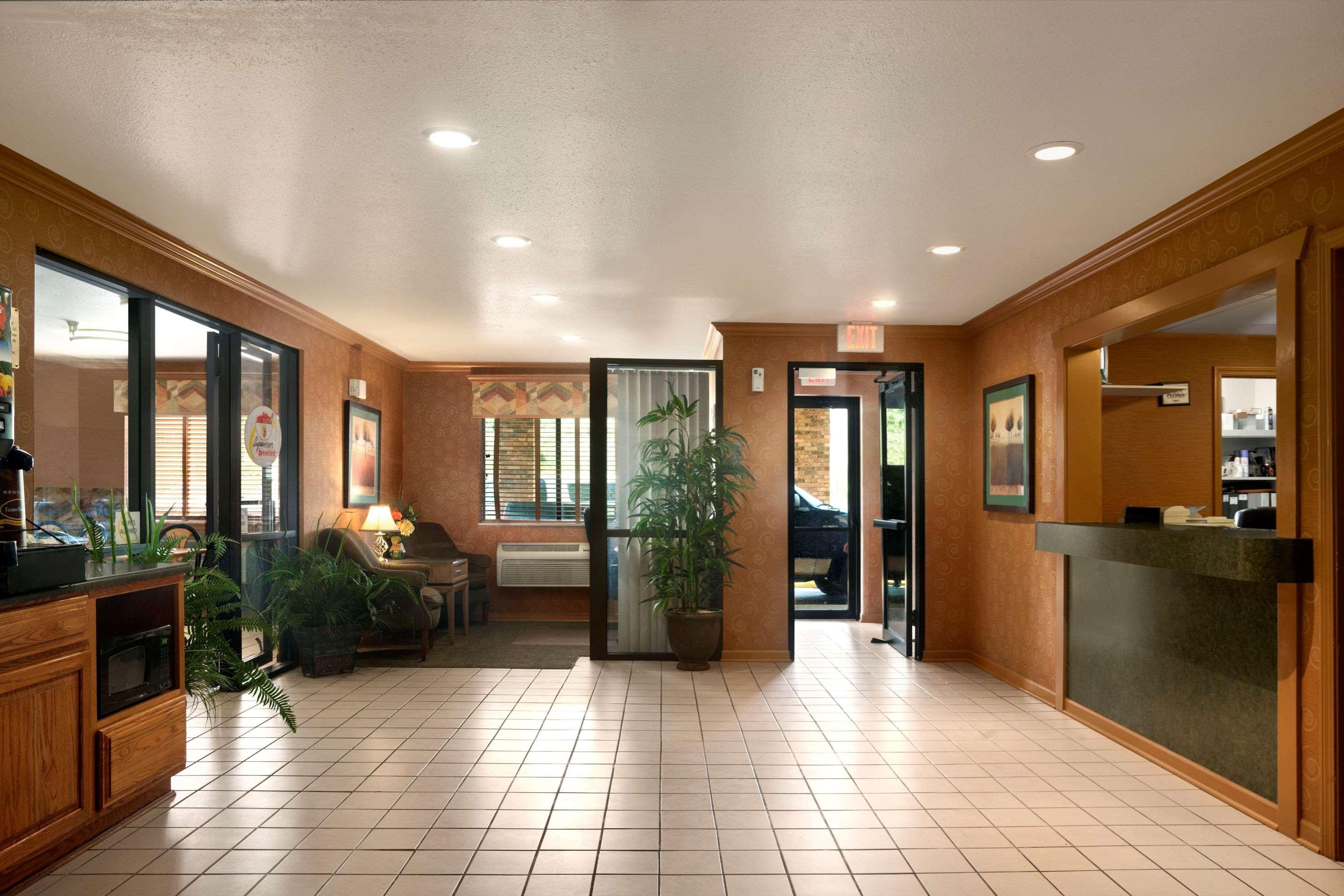 Motel Super 8 By Wyndham East