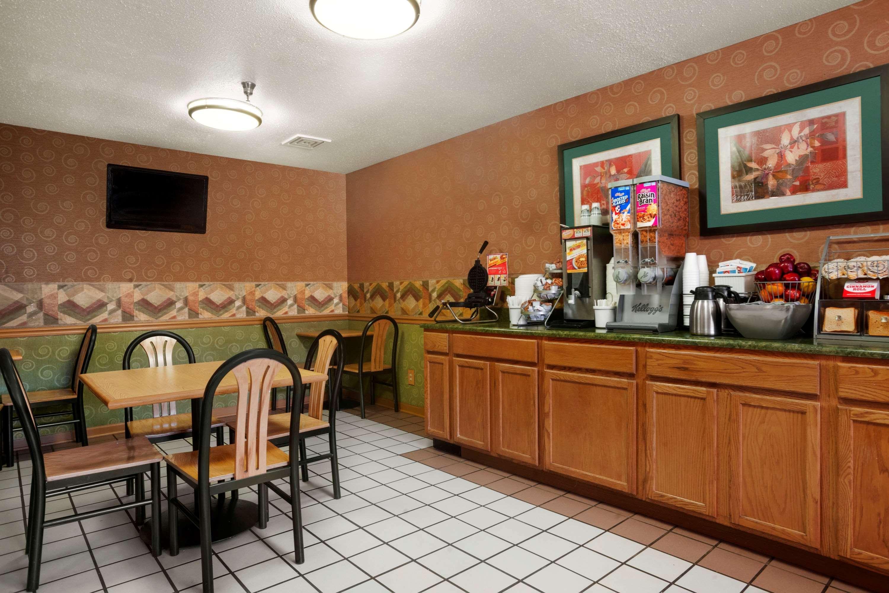 Motel Super 8 By Wyndham East Peoria